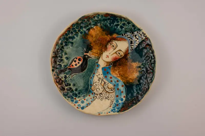 Ceramic plate by Marjan: a portrait with a bird